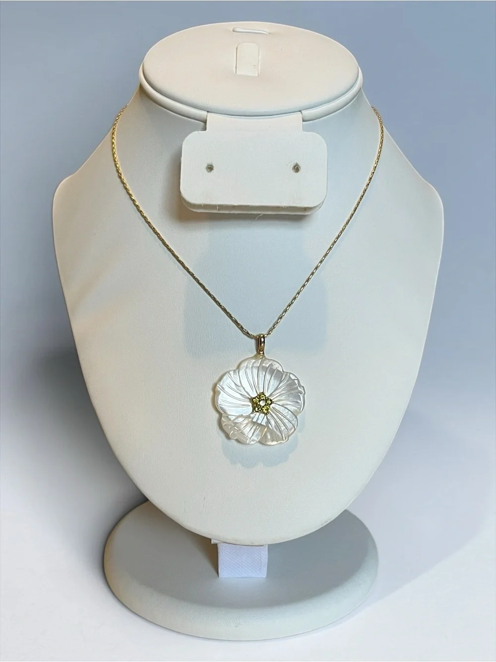 Cookie Lee Mother Of Pearl Shell Flower Crystal Gold Tone Necklace CC X
